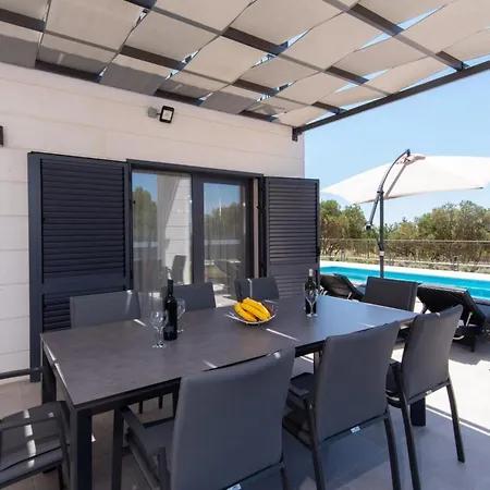 Maslina In - Haus Fuer 8 Personen * Orebic