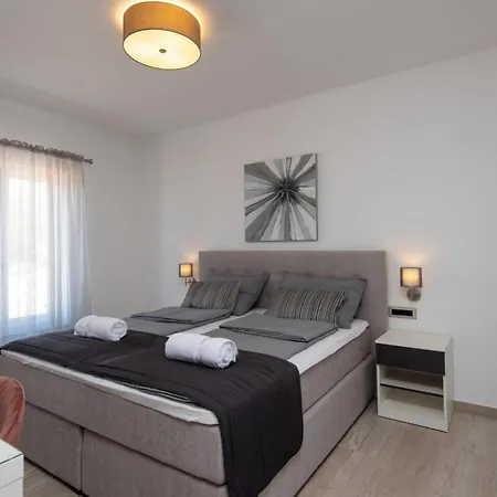 Villa Maslina In - Haus Fuer 8 Personen