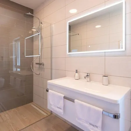 Maslina In - Haus Fuer 8 Personen Orebic