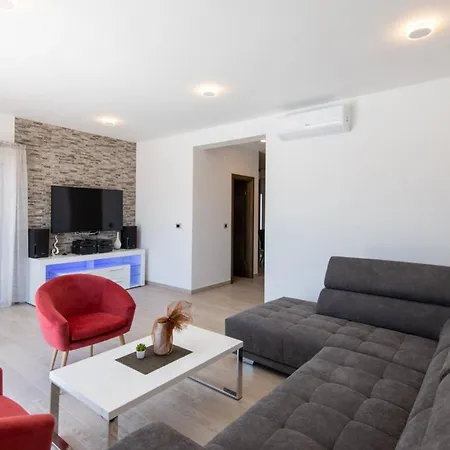 Maslina In - Haus Fuer 8 Personen *