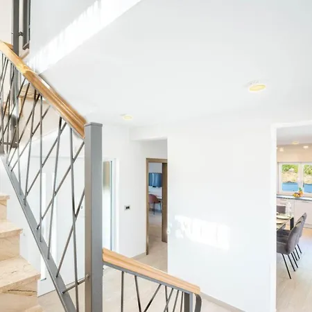 Maslina In - Haus Fuer 8 Personen Orebic