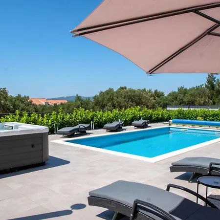 Maslina In - Haus Fuer 8 Personen *