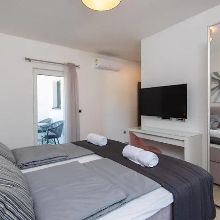 Villa Maslina In - Haus Fuer 8 Personen *