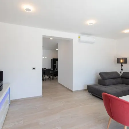 Villa Maslina In - Haus Fuer 8 Personen *