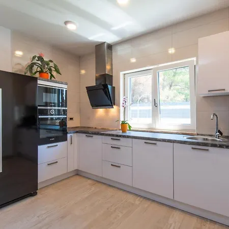 Villa Maslina In - Haus Fuer 8 Personen