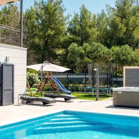 Maslina In - Haus Fuer 8 Personen *