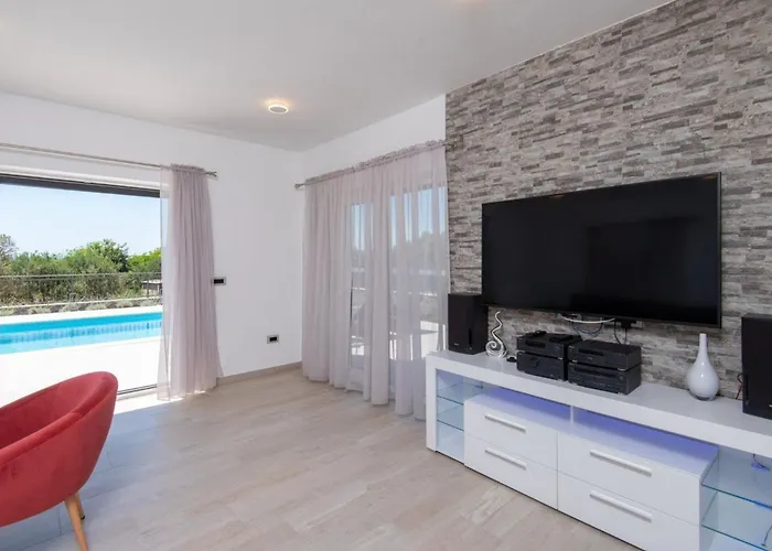 Maslina In - Haus Fuer 8 Personen オレビック